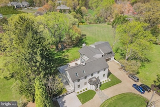 1134 Towlston Rd, Great Falls, VA 22066
