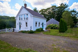 696 West St, Rockport, ME 04856