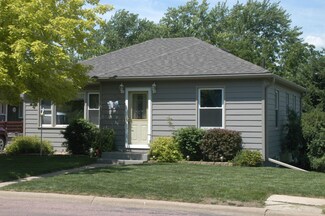 614 S Sanborn St, Chamberlain, SD 57325