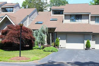 2 Rose Ct, East Islip, NY 11730
