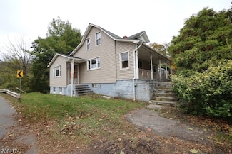 994 Limecrest Rd, Lafayette, NJ 07848