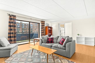 32 Whites Ave Unit F6605, Watertown, MA 02472