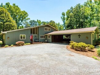 1032 Hooper Creek Rd, Tryon, NC 28782