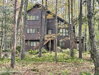 9 Lehigh River Dr N, Gouldsboro, PA 18424