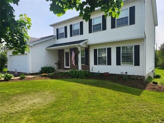 6 Royce Dr, Churchville, NY 14428