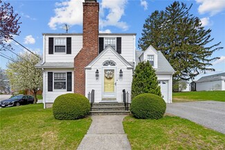 31 Hemalin Rd, Cranston, RI 02910