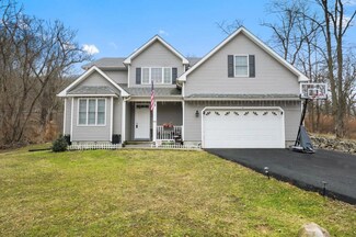565 Angola Rd, Highland Mills, NY 10930