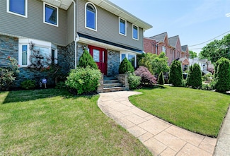 3 Grant Ave, Albertson, NY 11507
