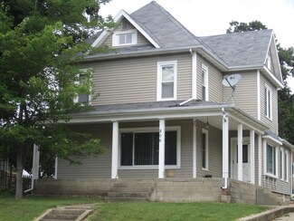806 N 1st St, Ashton, IL 61006