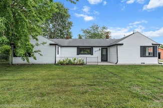 30350 Normal St, Roseville, MI 48066