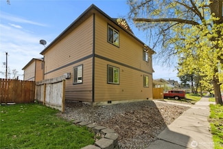 1023 W Knox Ave, Spokane, WA 99205