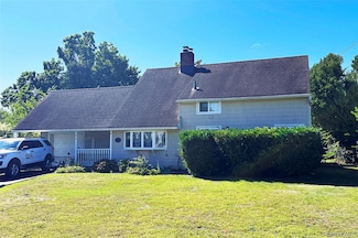 94 Mallard Rd, Levittown, NY 11756
