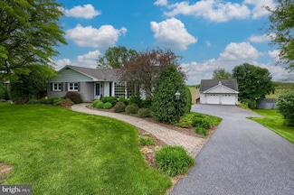 918 Lebanon Rd, Manheim, PA 17545
