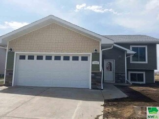1426 Seneca St, Storm Lake, IA 50588
