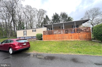 808 Holly Dr, Green Lane, PA 18054
