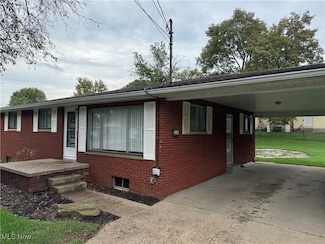 207 Orange Dr, Williamstown, WV 26187