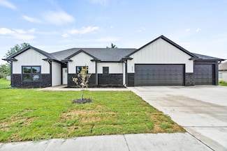 400 Eagle Lake Dr, Ashland, MO 65010