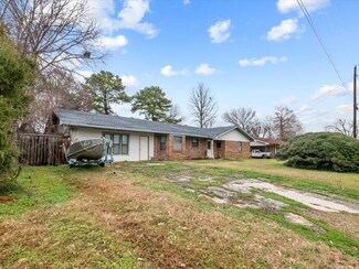 127 Columbia St, Palestine, TX 75803