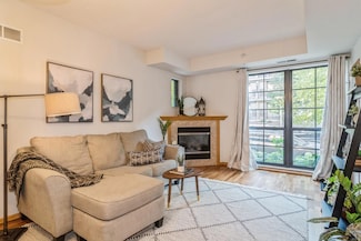 825 Berry St Unit 109, Saint Paul, MN 55114