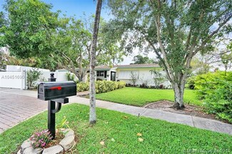670 Pine Ridge Dr, Plantation, FL 33317