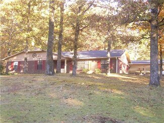 181 Fairway Ln, Selmer, TN 38375