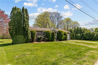 11 Cedar Ave, Middletown, RI 02842