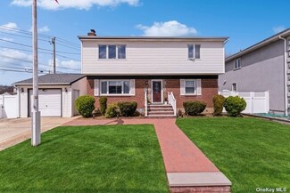 888 Court Rd, Franklin Square, NY 11010