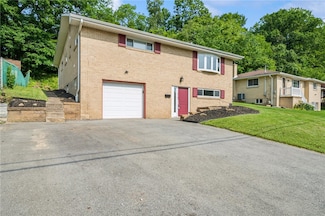 216 Woodlawn Dr, Trafford, PA 15085