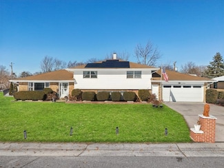 1070 Northfield Dr, Aurora, IL 60505