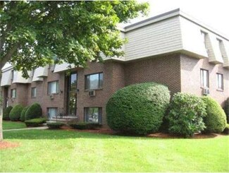 13 Hallmark Gardens Unit 5, Burlington, MA 01803
