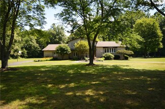 851 Bedford Rd, Lowellville, OH 44436