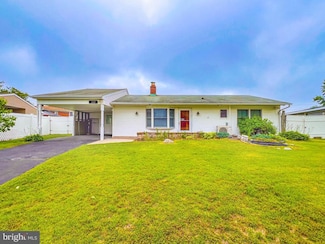 237 Lakeside Dr, Levittown, PA 19054