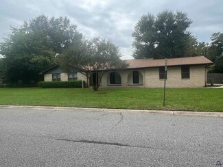 210 Wake Forest Dr, Warner Robins, GA 31093