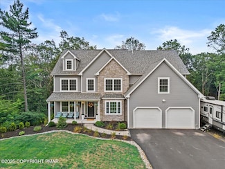 124 Red Bud Ln, Kunkletown, PA 18058