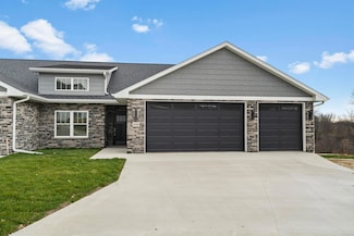 3126 Windmill Ln, Dubuque, IA 52003
