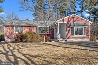 18 Lawndale Dr, Yardley, PA 19067