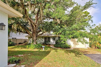 110 S Oxford Dr, Englewood, FL 34223