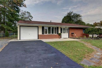 77 Kingsley Rd, Kendall Park, NJ 08824