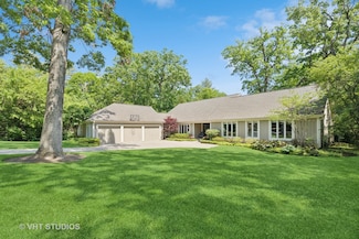 305 Winchester Ct, Lake Bluff, IL 60044