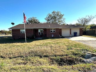 369 Jan Dr, Stratford, OK 74872