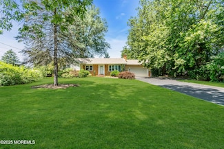 198 Burlington Path Rd, Cream Ridge, NJ 08514
