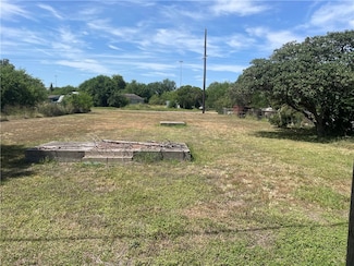 507 Franklin St, Gregory, TX 78359