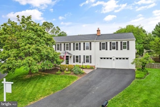 10611 Oxford Ct, Great Falls, VA 22066