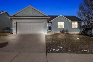 1214 Prairie Rose Dr SW, Cedar Rapids, IA 52404