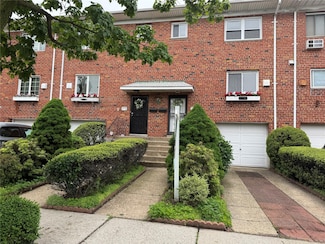 50-34 60th St, Flushing, NY 11377