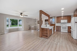 214 E Monroe Ave, Hartford, WI 53027