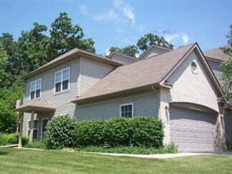 5295 Pebble Ln, Crystal Lake, IL 60012