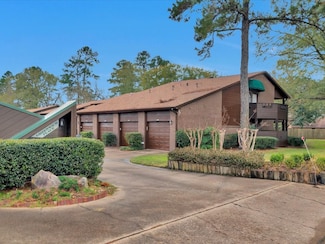 5434 Champions Dr, Lufkin, TX 75901