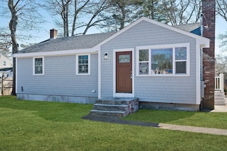 70 Fearing St, Buzzards Bay, MA 02532