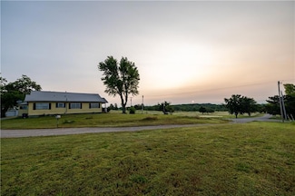 1002 N Cline Rd, Coffeyville, KS 67337